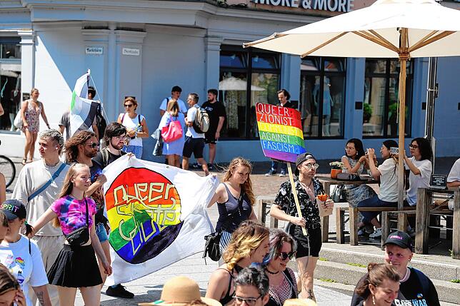 Bild 16: Ein bunter Protestzug zieht durch Konstanz und Kreuzlingen