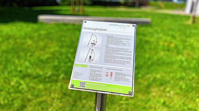 Zu jeder Station des Vitalparcours in Natursportpark in Königsfeld gibt es eine Erklärtafel.