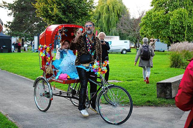 Bild 11: Großer Applaus für das Ensemble der Butterfahrt nach Bodungo