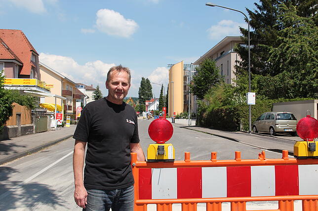 Markus Militzer, Kiosk-Betreiber in der Konstanzer Straße, hat für die nächsten 1,5 Jahre die Baustelle vor der Haustür. Er hofft auf ...