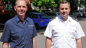 Feuerwehrkommandant Mario Dutzi (rechts) und Stefan Schüttler, der seit 2017 für den Bevölkerungsschutz und das Krisenmanagement in ...