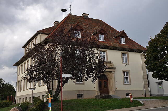 Freuen dürfen sich die Schüler auf renovierte Klassenzimmer in der Grundschule Birkendorf. Die Brandschutz- und Renovierungsmaßnahmen ...