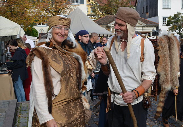 Elke und Norbert Herb sind begeistert von der mittelalterlichen Kulisse und besuchen zum dritten Mal den Mittelaltermarkt