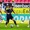 Auch der Villinger Profi Kai Brünker (am Ball) kommt am 10. Dezember zum Benefiz-Spiel nach Schönwald.