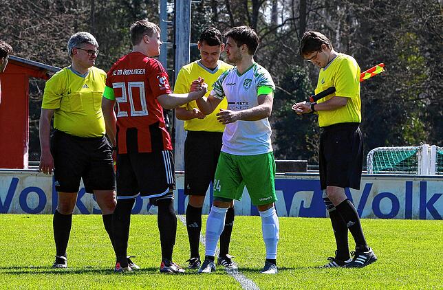 Bild 1: FC Überlingen besiegt DJK Donaueschingen mit 2:1. Wir waren mit der Kamera dabei!