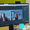 Auf digitalem Wege läuft einiges bei der Volkshochschule Waldshut-Tiengen: Martina Erdmann (links, Leiterin) und Cindy Fehrenbacher in ...