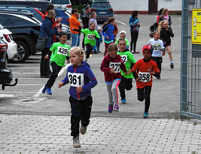 Bild 3: Bilder und Eindrücke vom 15. Sport Weiß-Lauf in Königsfeld: Ein unvergessliches Event