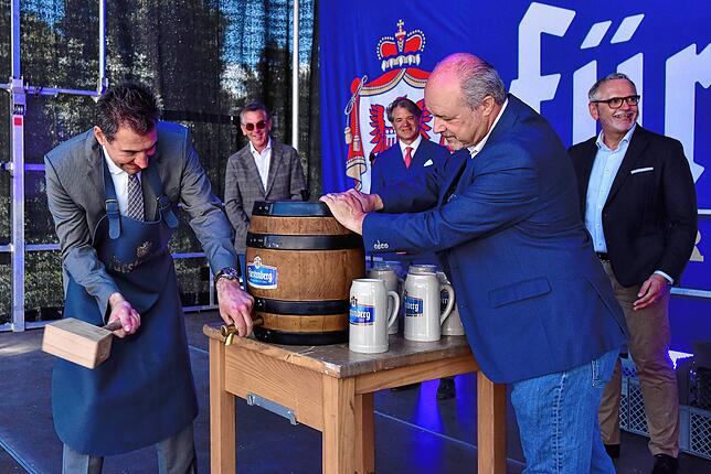 Bild 8: DAs Donauquellfest ist eröffnet- Kaltgetränke fließen, Laune ist in Bestform.
