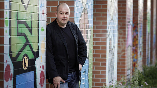 Thomas Sonnenburg war Anfang der 1990er-Jahre einer der ersten Streetworker in Deutschland und erreichte mit der TV-Serie „Die Ausreißer ...
