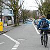 Blick von der Gottlieber Straße in Richtung Döbele: Auf der Schützenstraße hat der Fahrradverkehr jetzt Vorrang.