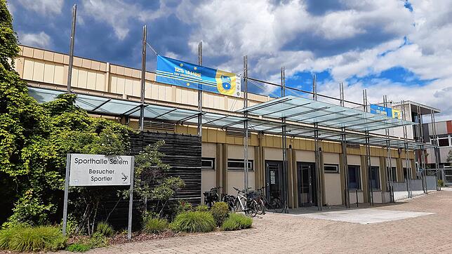 Wenn die Sporthalle saniert wird, wird eine Übergangslösung benötigt. Von der Idee einer Freilufthalle hat sich die Gemeinde wieder ...