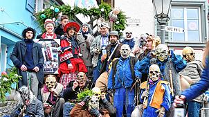 Bild : Narrenhochzeit in Sipplingen: So feiern die Narren das neue Paar