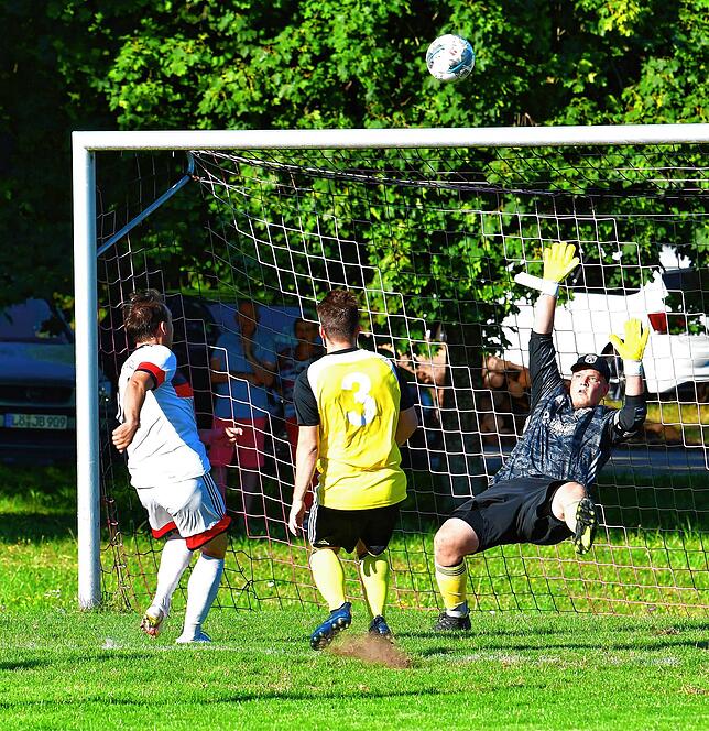 Bild 18: SV Eichsel dreht binnen drei Minuten das Spiel im Rothaus-Bezirkspokal zum 4:3-Sieg bei der SG Niederhof-Binzgen &ndash; und wir haben Bilder!