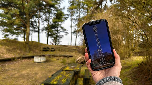 Ursprünglich war der Funkmast am Grillplatz auf dem Kühneberg hinter den Bäumen auf der rechten Seite des Bildes geplant.
