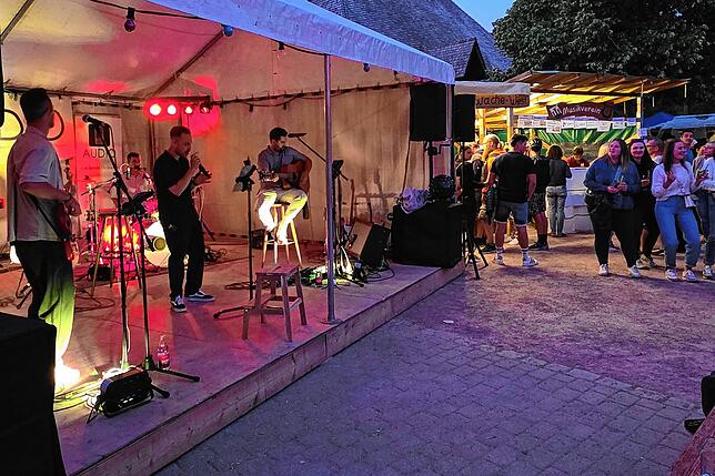 Die Deißlinger Band Audio spielt am Samstagabend auf der Dorffestbühne auf.