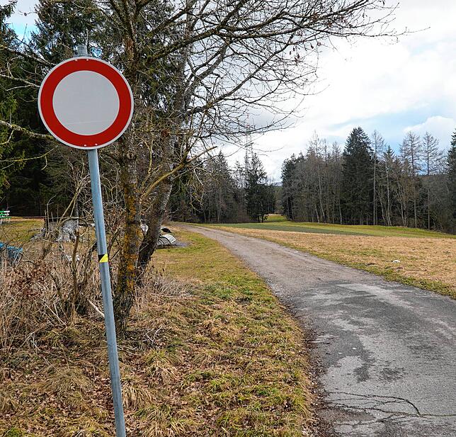 Trotz der Verbotsschilder trifft man in der Wutachschlucht Motocrossfahrer und Mountainbiker.