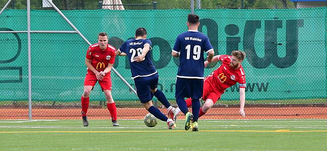 Bild 3: FC Wallbach holt die Punkte mit dem 1:0 beim VfB Waldshut &ndash; und wir haben Bilder!