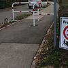 Die umstrittenen Schilder der Aktion „Freiwillig Tempo-30“ auf der Höri