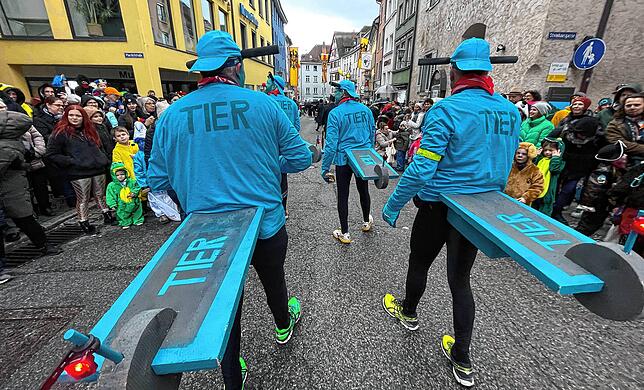 Bild 21: Tolle Stimmung beim Sonntagsumzug der Überlinger Narrenzunft &ndash; Teil 2