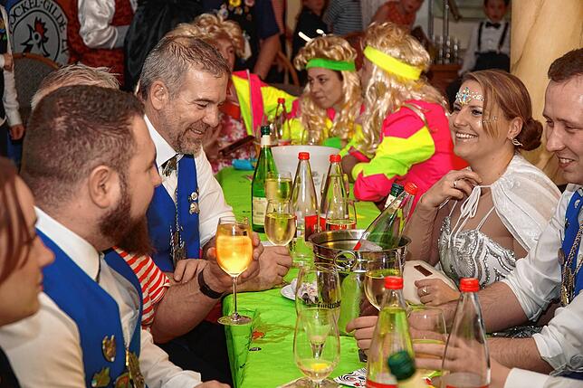 Bild 3: Bildergalerie: So bunt war der Gockelball in Zollhaus