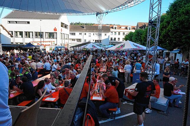 Auf zahlreiche Besucher, wie hier beim Wunschkonzert 2024, hofft die Zunft beim Schwyzertag vom 4. bis 7. Juli in Tiengen.