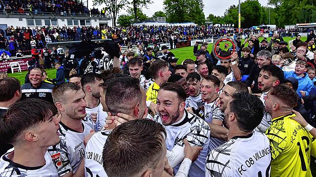 Im letzten Aufeinandertreffen mit dem 1. CfR Pforzheim jubelte der FC 08 Villingen über den Aufstieg in die Regionalliga.