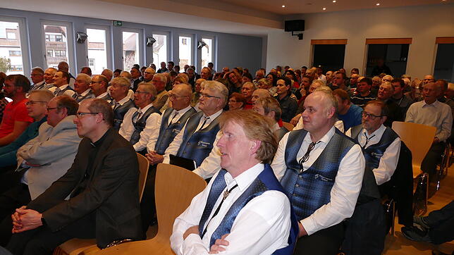 Voll besetzt war die Gänsbachhalle beim Neujahrsempfang der Gemeinde Wutach. Traditionell nutzt Bürgermeister Christian Mauch den ...