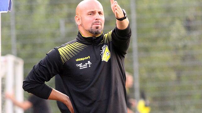 Wegen der schweren Verletzung von Torwart Niklas Schandelmaier musste Spielertrainer Mario Ketterer als Torwart einspringen.