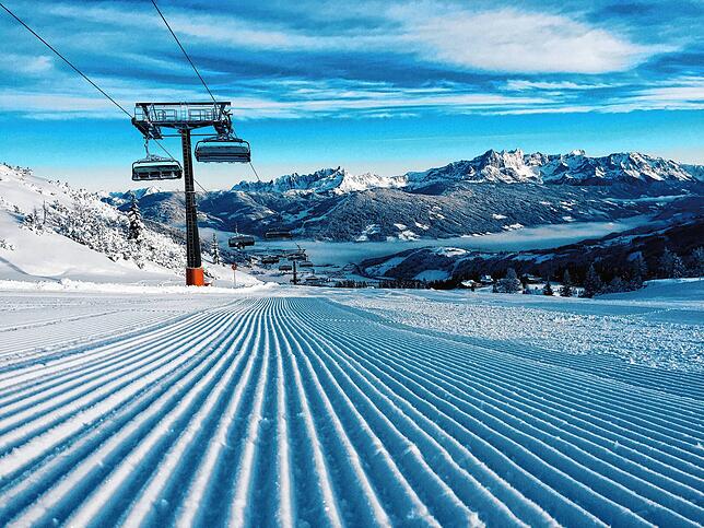 Pistenwalzen, Beschneiungsanlagen, beheizte Lifte – das alles kosten die Skigebiete. Dafür müssen Skifahrer tiefer in die Tasche greifen.