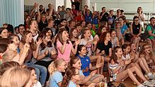 So jubelten die Jugendlichen der Alemannenschule im vergangenen Jahr beim Public Viewing in der Mensa, als der Gewinn des zweiten ...