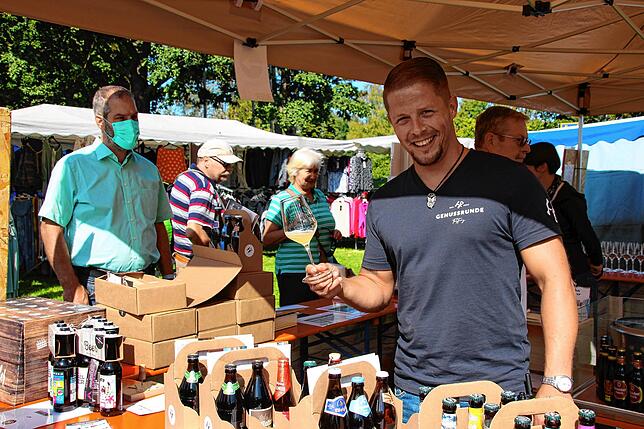 Außergewöhntliche, teils exotische Bier-und Weinspezialitäten konnten die Marktbesucher am Stand von „Genussrunde Tasting“ ...