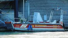 Das ist das Boot des Rheinfelder Rheinrettungsdienstes. Es ist permanent im Wasser und einsatzbereit. Bild: Zumsteg