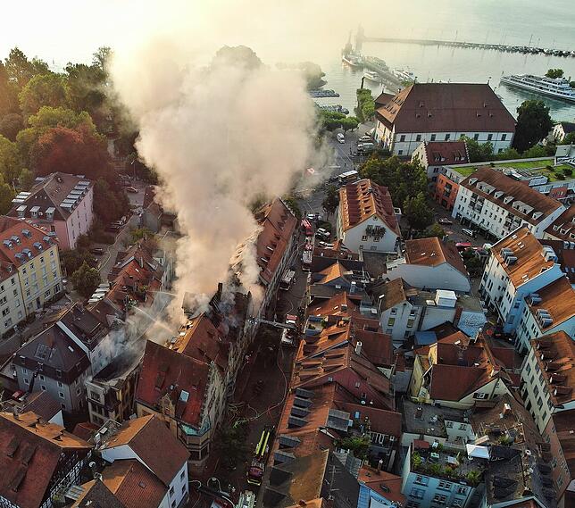 (Archivfoto) Nicht nur die Brandermittler setzen Drohnen ein, sondern auch die Drohneneinheit des Landkreises Konstanz machte Aufnahmen ...