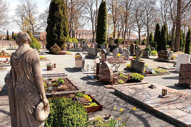 Ein Ort der Stille: der Donaueschinger Friedhof im Frühling.