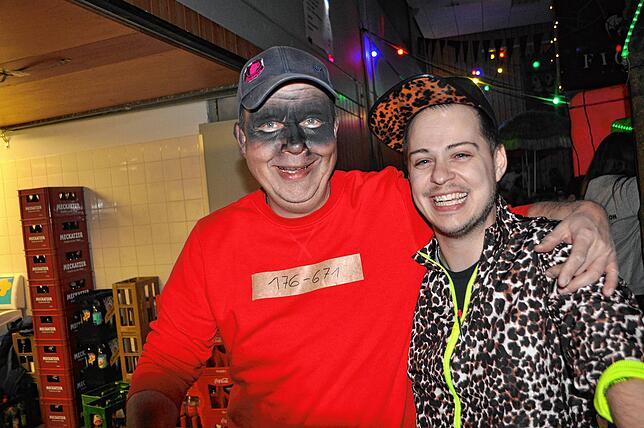 Bild 30: Hugeloh Ball 2025: Diese Bilder zeigen die beste Stimmung in der Mehrzweckhalle