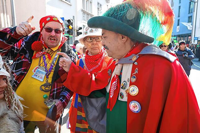 Bild 36: Bunte Kostüme und fröhliche Stimmung beim Fastnachtsumzug 2025