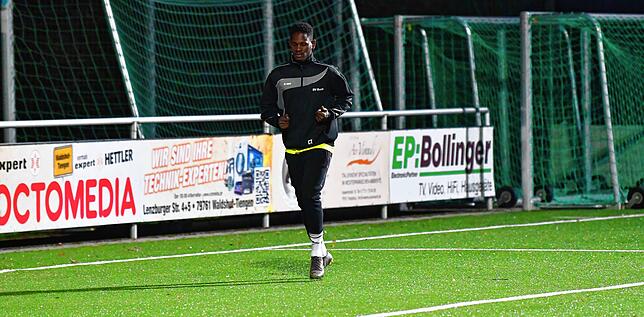 Langsam aufbauen: Der 22-jährige Tidiane M&lsquo;Baye wird beim SV Buch noch etwas Zeit brauchen, bis er nach seiner langen Pause zur ...