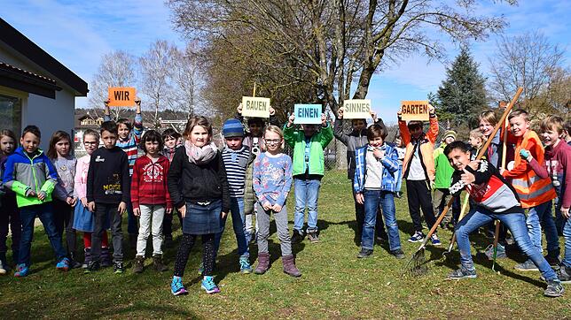 Unter anderem ein Klangbaum, Tastfliesen und optische Drehscheiben soll im Sinnesgarten der Grundschule Grießen entstehen.