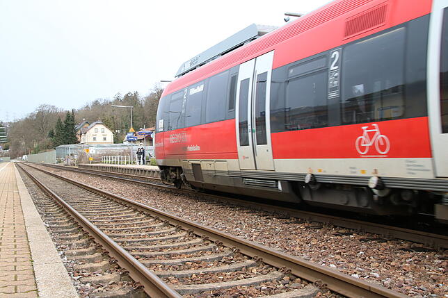 Im vierten Quartal 2020 sollen die Planungsunterlagen für die Elektrifizierung der Hochrheinbahn erstellt sein. Bild: Melanie Völk