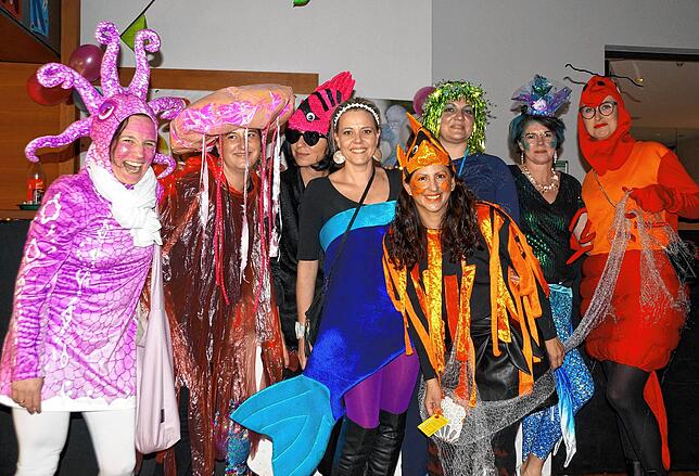 Bild 15: Bilder der &bdquo;Wieberfasnet&ldquo; des Narrenvereins Bosköpfe im Seeum