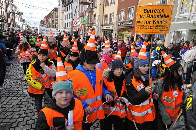 Bild 5: Die besten Bilder vom Schmutzigen Donnerstag in Donaueschingen: Kinderumzug begeistert!