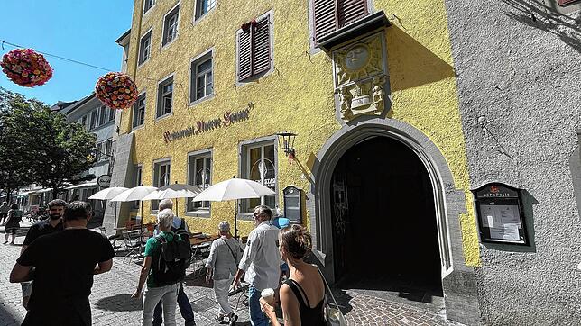In der Hussenstraße kam es in der Nacht zum Freitag, 23. August, zu einer Sachbeschädigung in einer Gaststätte in der Altstadt.