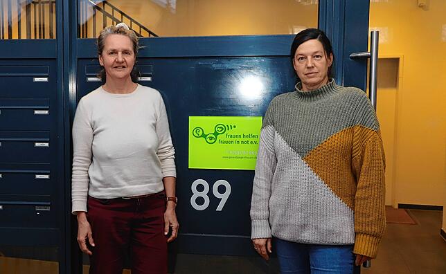 Claudia Nicolay und Waltraud Weber vom Verein Frauen helfen Frauen in Not: „Wir sind auch Interventionsstelle und bieten ein ...