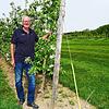 Achim Kotte auf der leergefegten Swingolfanlage in Wendlingen im Frühjahr 2020. Auch damals galt: Alles ist vorbereitet, um den Betrieb ...