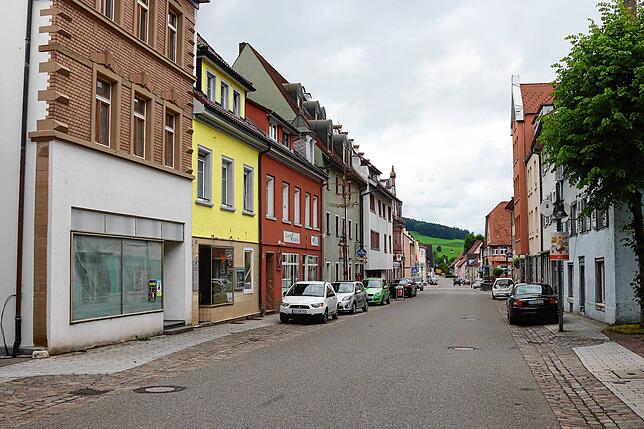 Immer weniger Geschäfte gab es zuletzt es an der Geisinger Hauptstraße. Doch nun soll ein Sportgeschäft eröffnen.