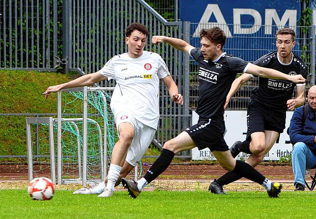 Bild 13: Imposantes 5:0 des SC Pfullendorf über SF Elzach-Yach. Wir waren mit der Kamera dabei!