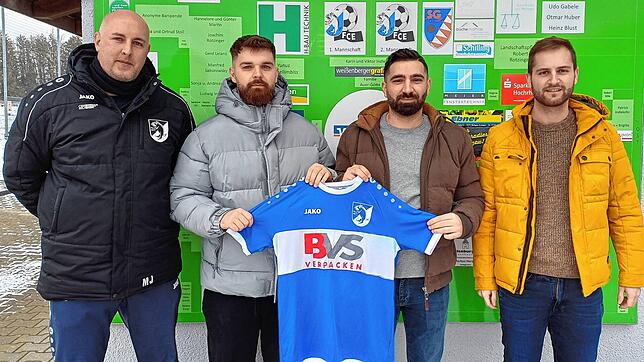 Zwei Neue: Trainer Michael Jauch (links) und Felix Uhl (rechts) von der sportlichen Leitung des FC Erzingen, freuen sich auf Minir ...