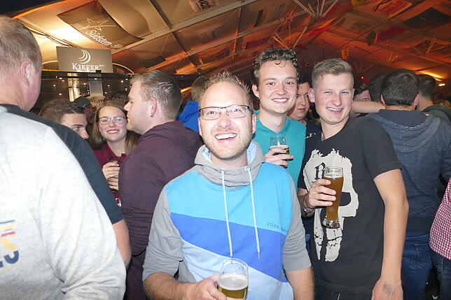 Bild 10: Am Brass-Abend bebt das Mundelfinger Festzelt