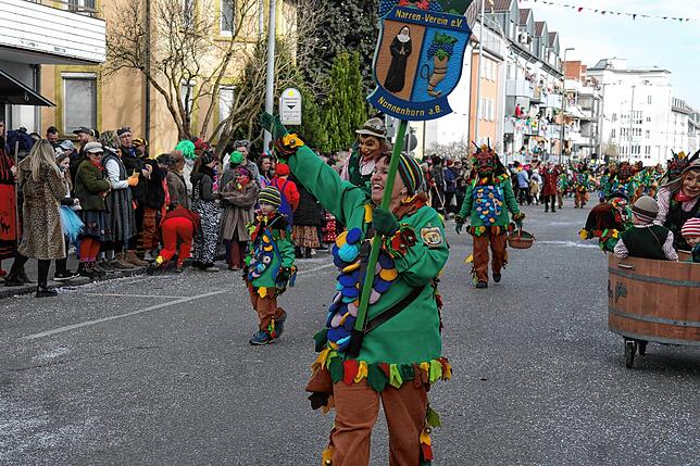 Bild 8: Bilder vom Narrensprung der Narrenzunft Seegockel in Friedrichshafen (2/3)