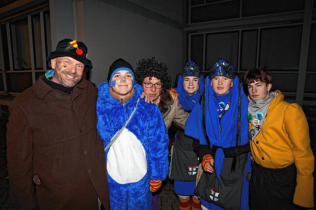 Bild 24: Konstanzer Straßenfasnacht 2025: Am Fasnachtssamstag werden Besenwirtschaften gestürmt